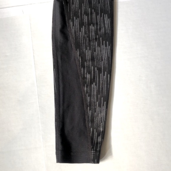 NIKE Dri-Fit Running, One zippered Pocket Leggings/Preowned - Picture 5 of 17